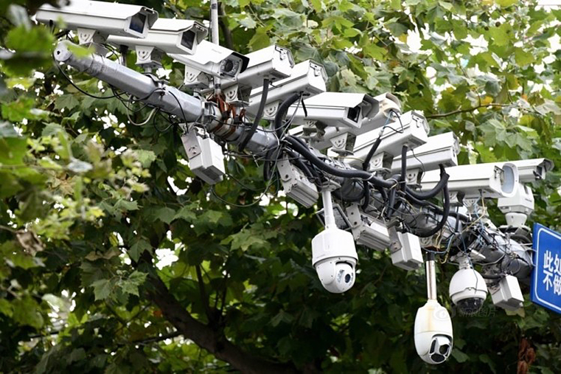 19 security cameras on metal pole