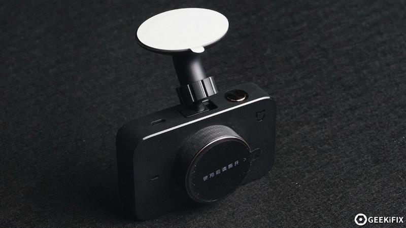 Yi 1080p Dashcam with swivel bracket